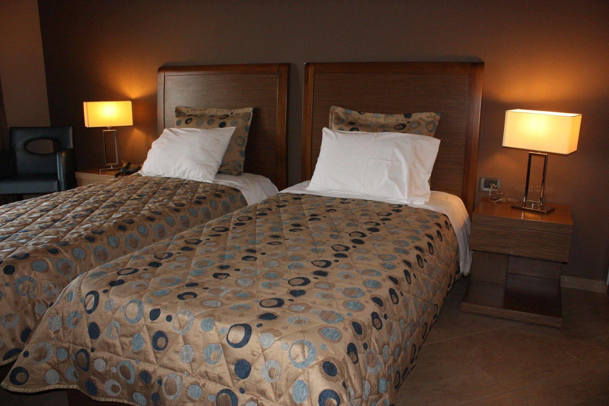 Nea Kallikrateia Hotel Cariatis מראה חיצוני תמונה