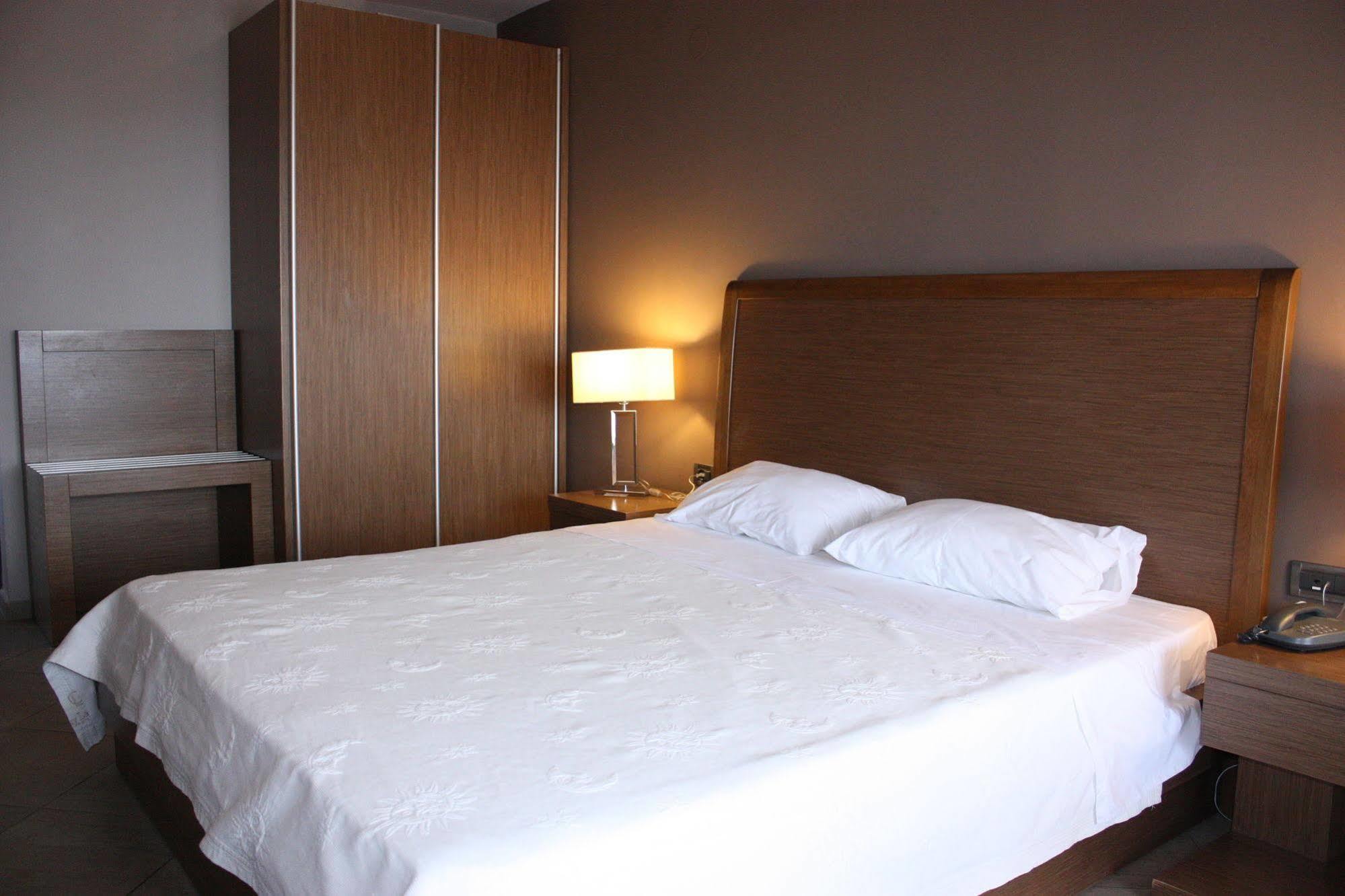 Nea Kallikrateia Hotel Cariatis מראה חיצוני תמונה
